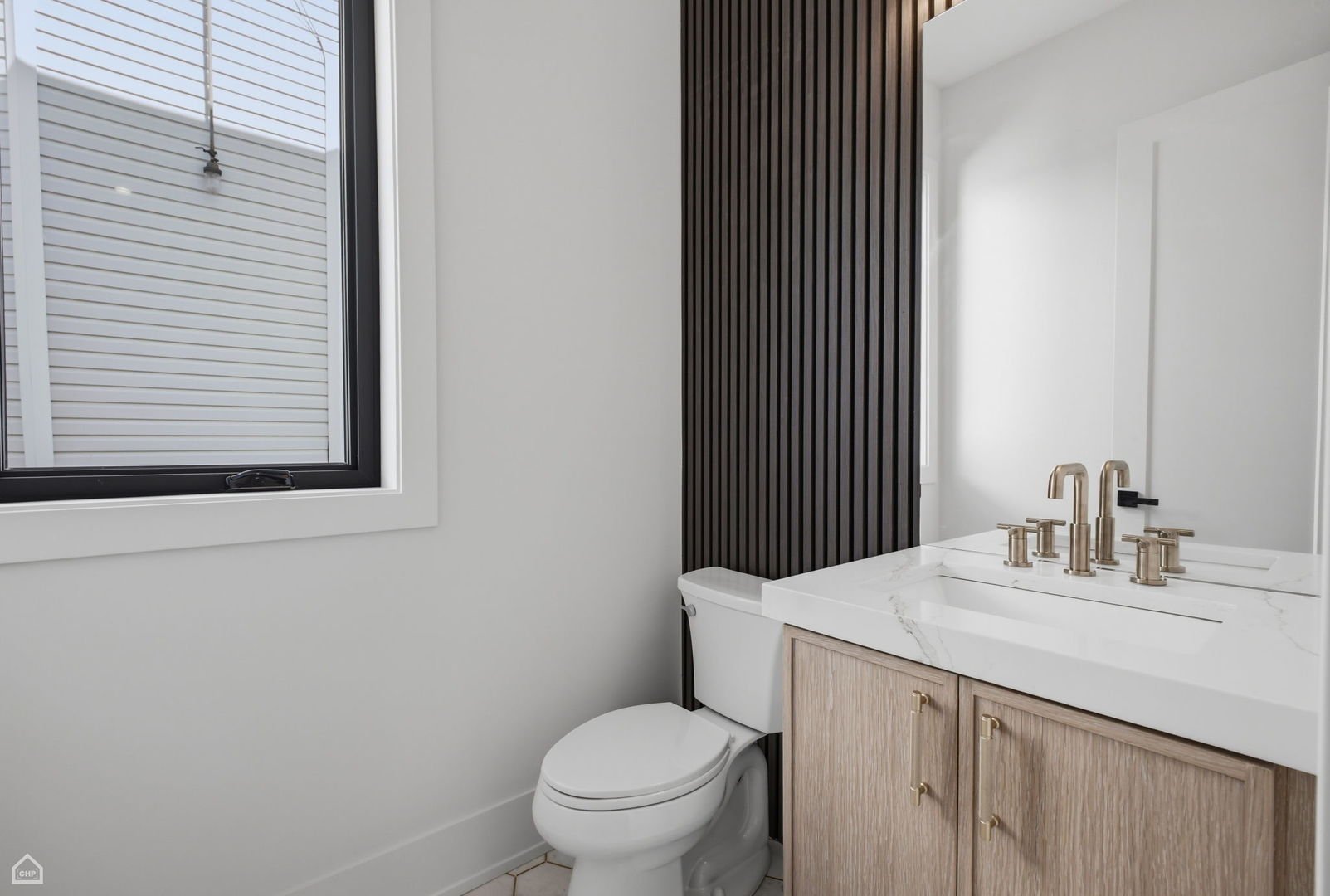 4242 N Sacramento Avenue, Chicago, IL 60618