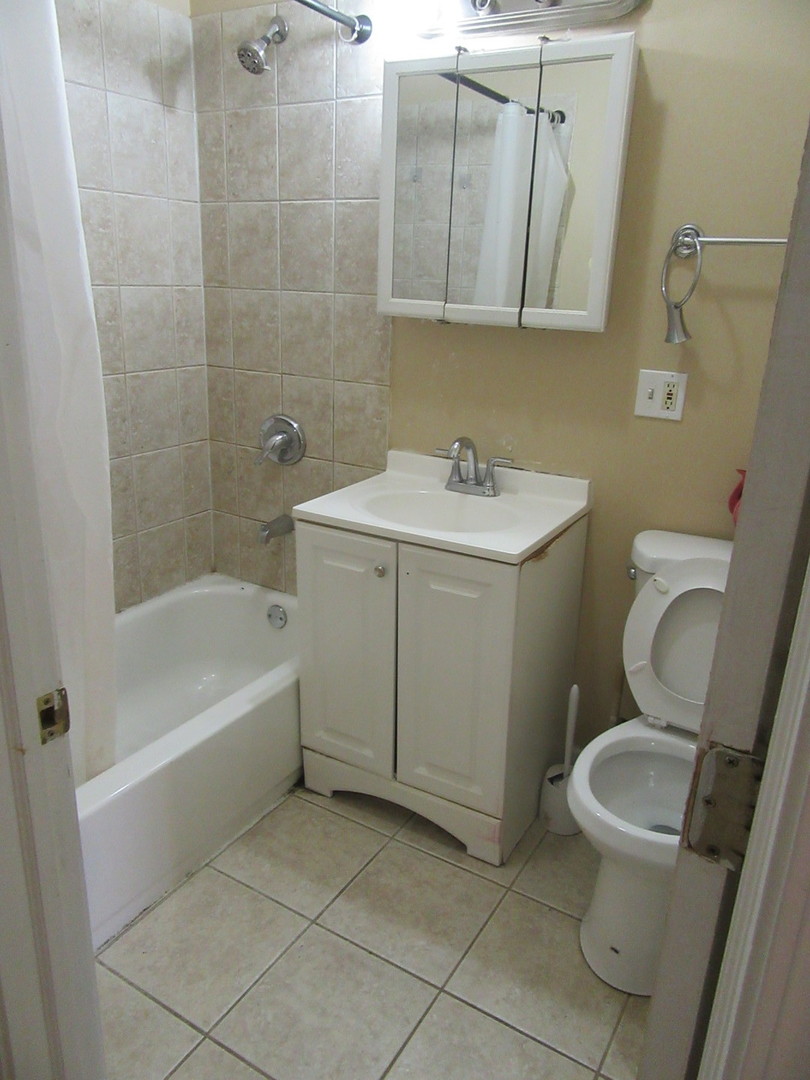 2251 W ROSEMONT Avenue #1, Chicago, IL 60659