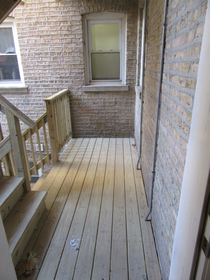 2251 W ROSEMONT Avenue #1, Chicago, IL 60659