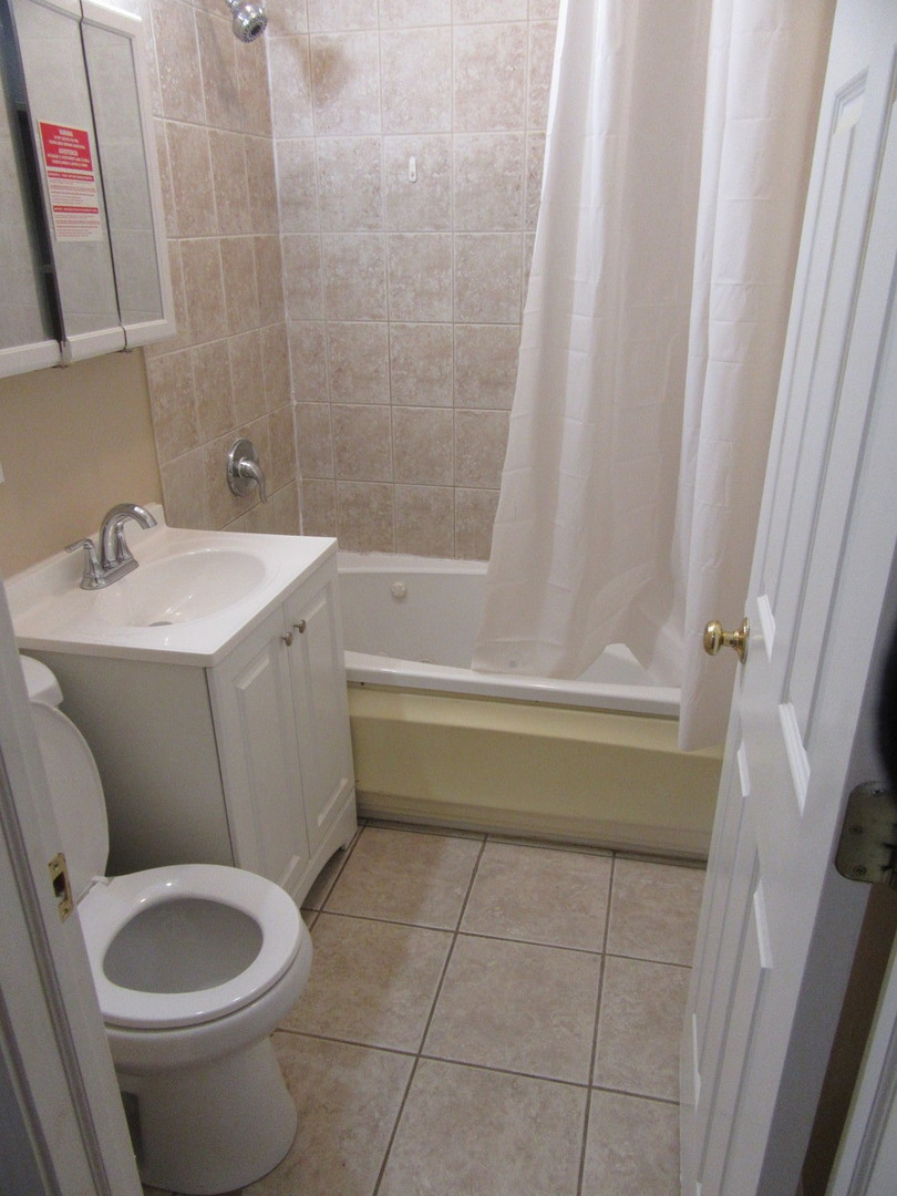 2251 W ROSEMONT Avenue #1, Chicago, IL 60659