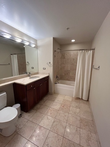 200 N Jefferson Street #2302, Chicago, IL 60661