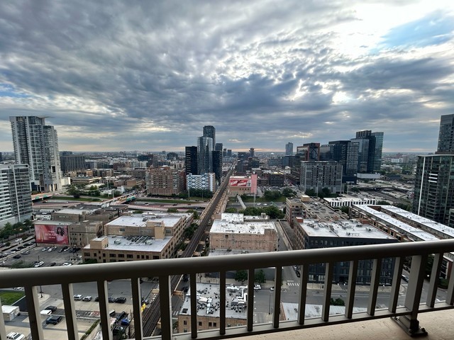 200 N Jefferson Street #2302, Chicago, IL 60661