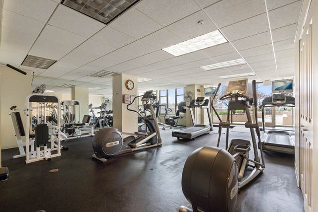 200 N Jefferson Street #2302, Chicago, IL 60661