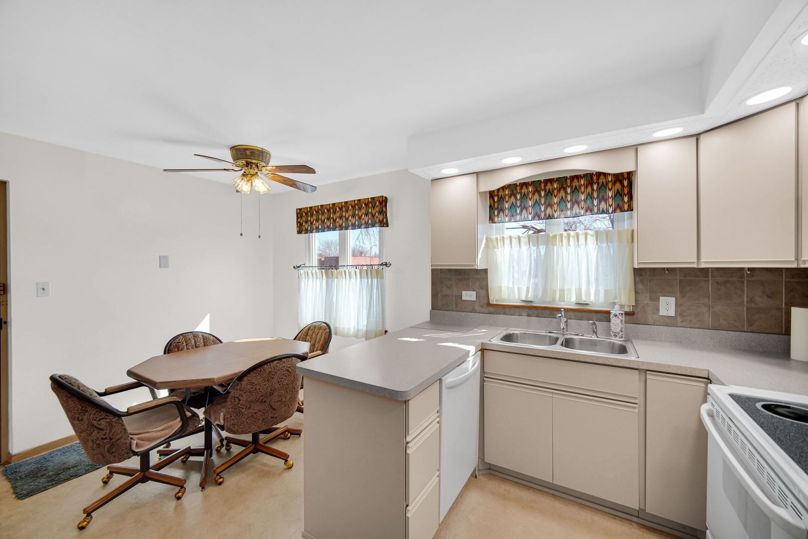 10336 S Pulaski Road #202, Oak Lawn, IL 60453