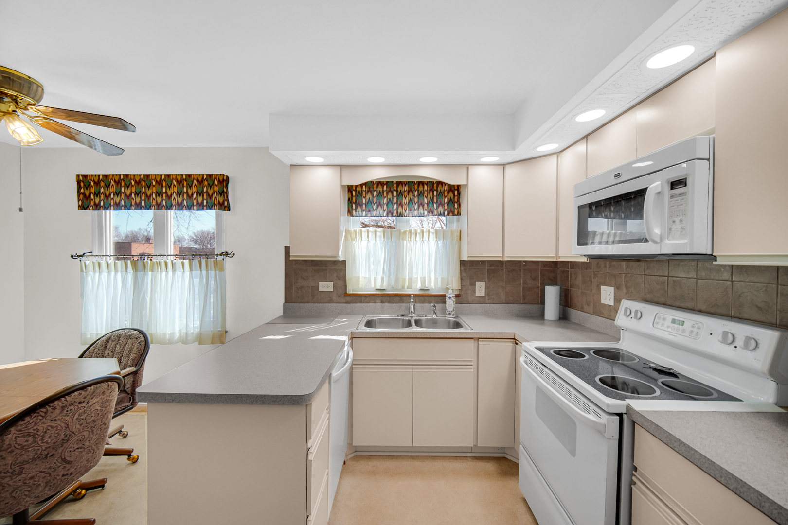 10336 S Pulaski Road #202, Oak Lawn, IL 60453