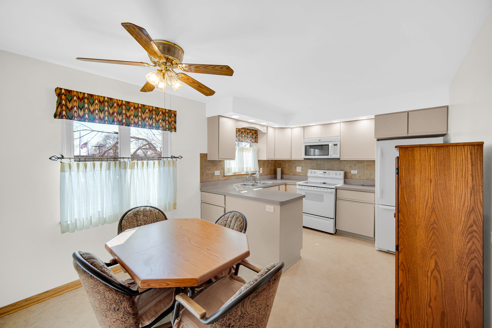 10336 S Pulaski Road #202, Oak Lawn, IL 60453