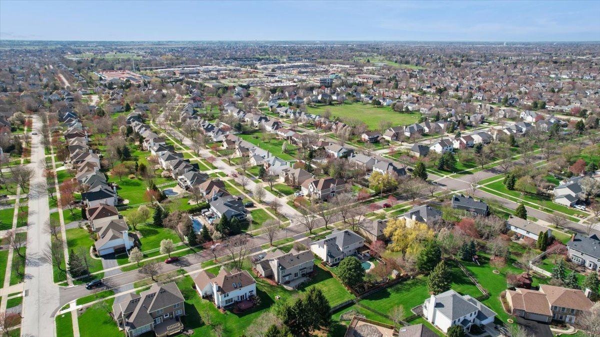 5204 Chokeberry Drive, Naperville, IL 60564