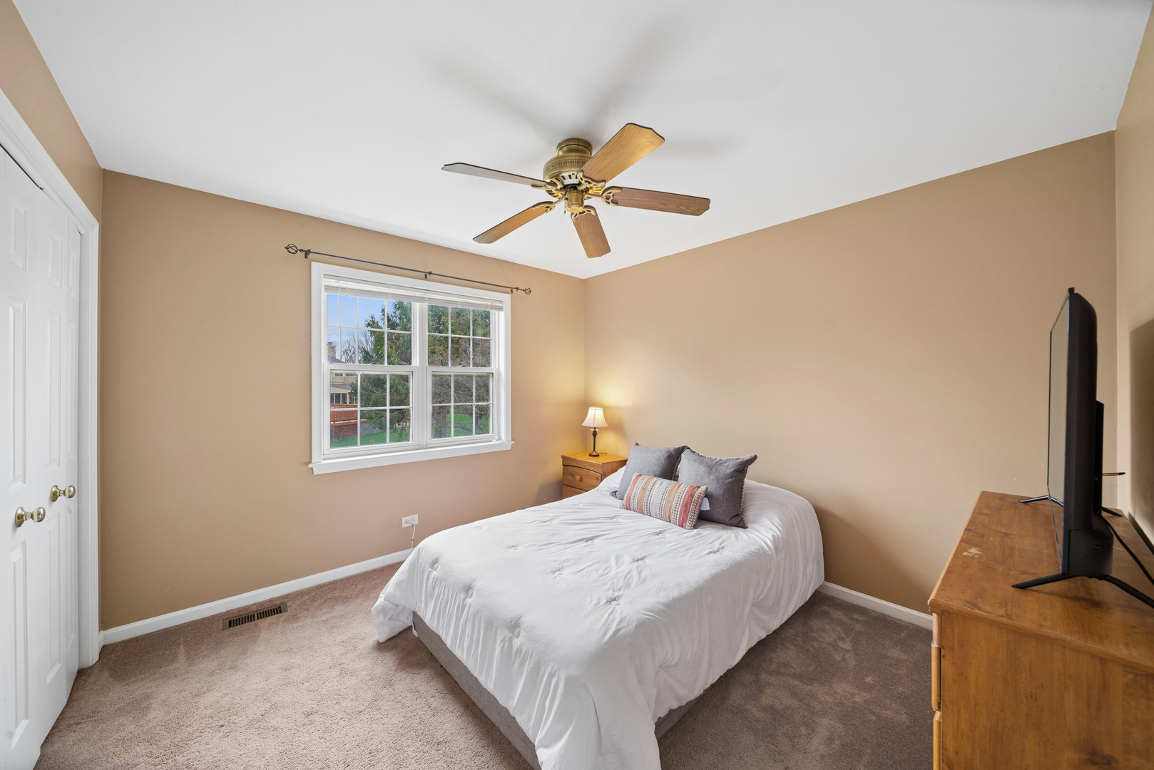 5204 Chokeberry Drive, Naperville, IL 60564