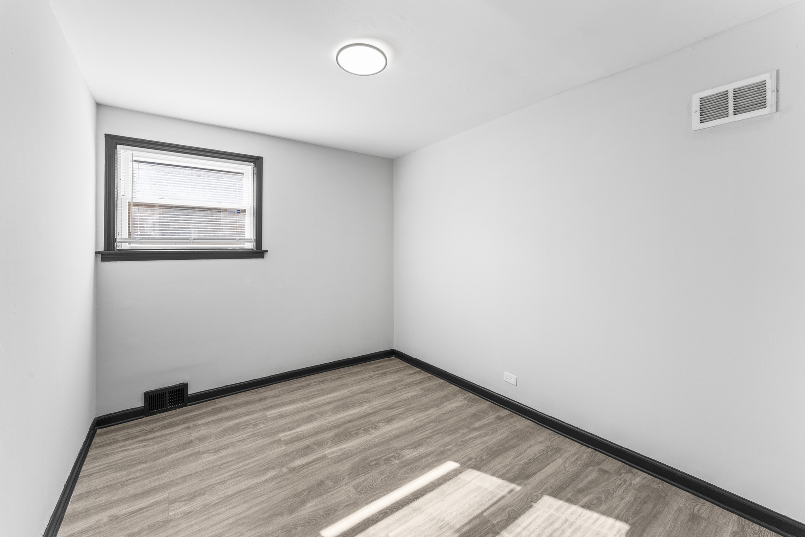 47 48th Avenue, Bellwood, IL 60104