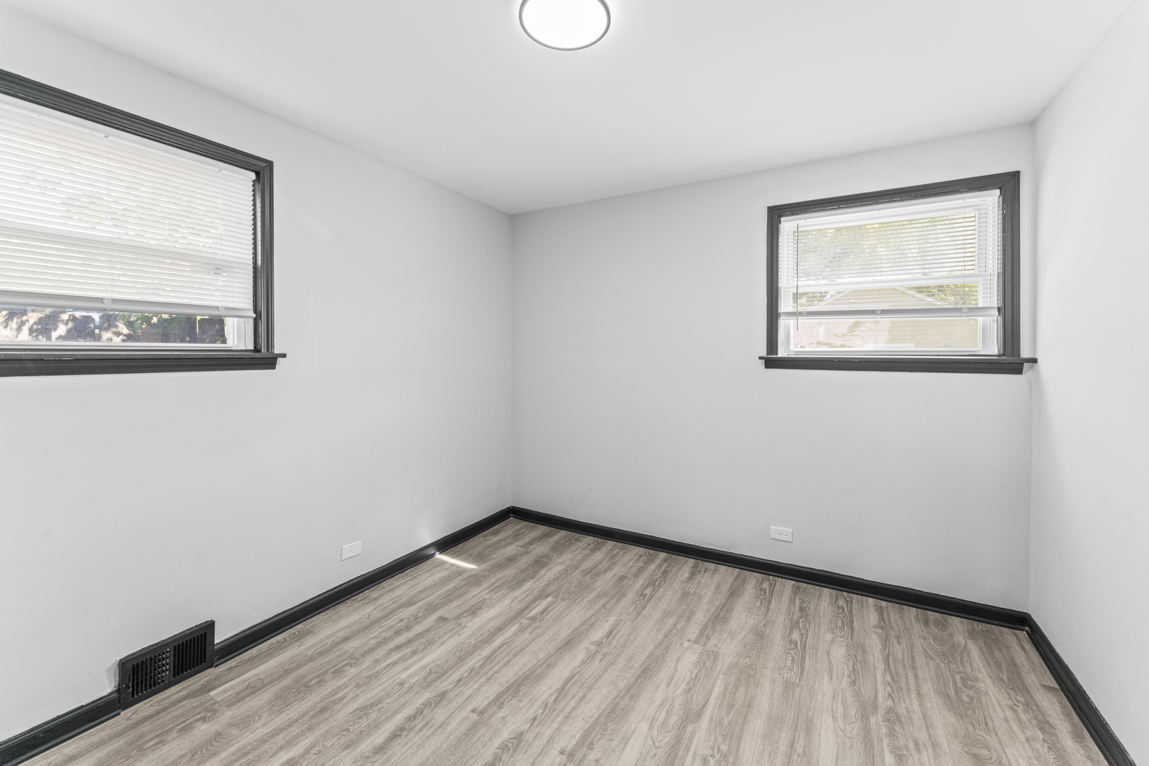 47 48th Avenue, Bellwood, IL 60104