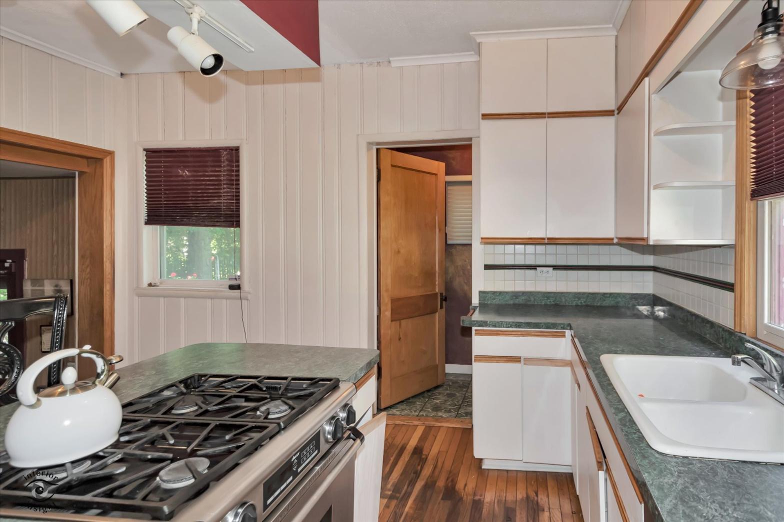 9608 S Longwood Drive, Chicago, IL 60643