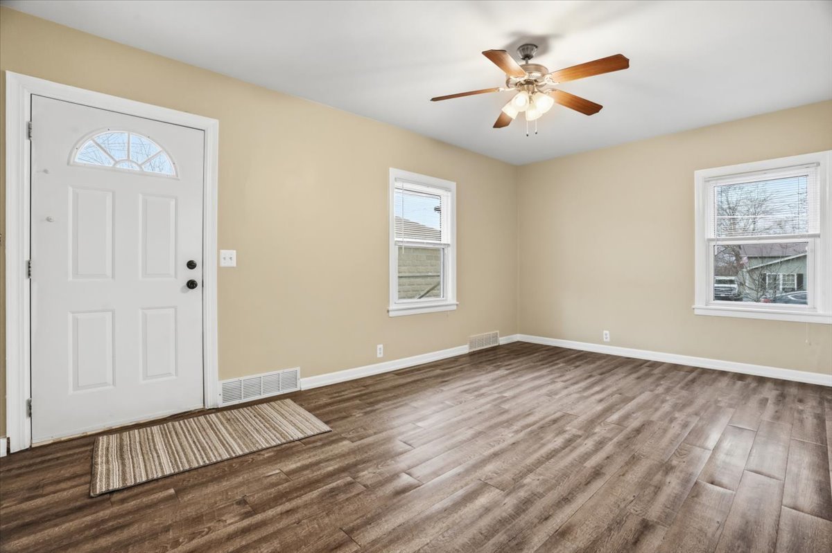 35669 benjamin Avenue, Ingleside, IL 60041