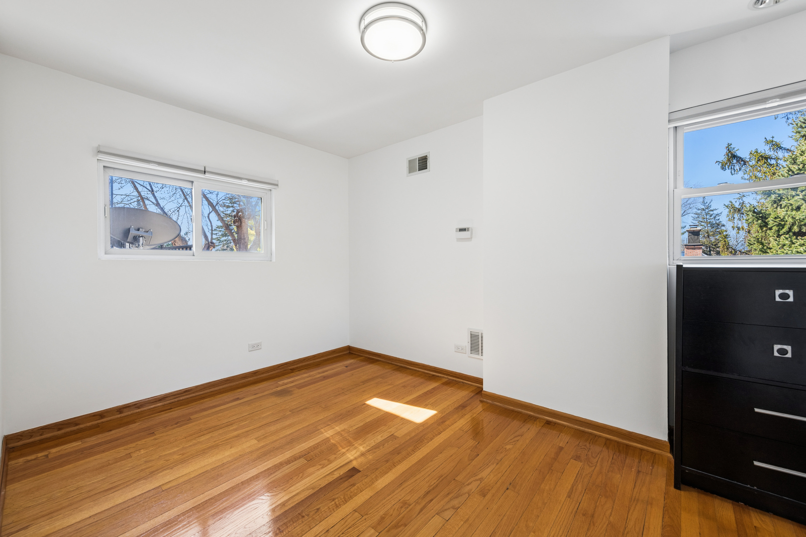 23 W ALGONQUIN Road, Des Plaines, IL 60016