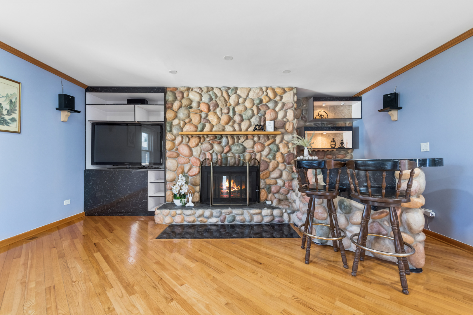 23 W ALGONQUIN Road, Des Plaines, IL 60016