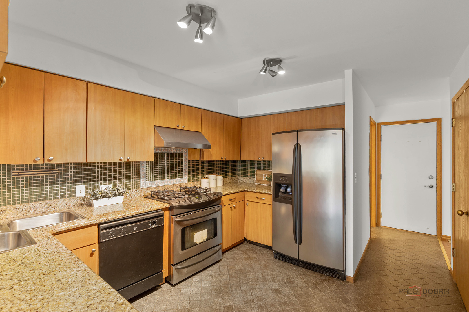 1440 Waukegan Road, Deerfield, IL 60015