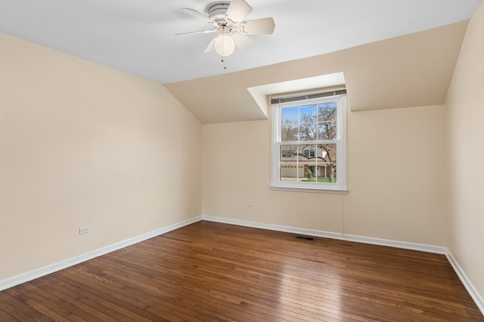 1549 Chippewa Drive, Naperville, IL 60563