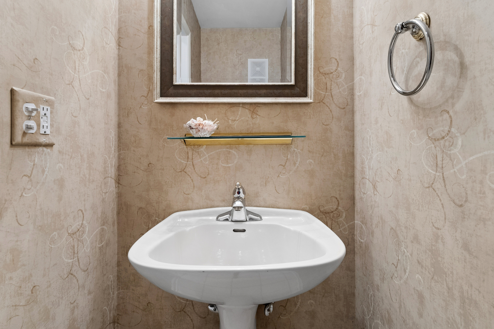 1549 Chippewa Drive, Naperville, IL 60563