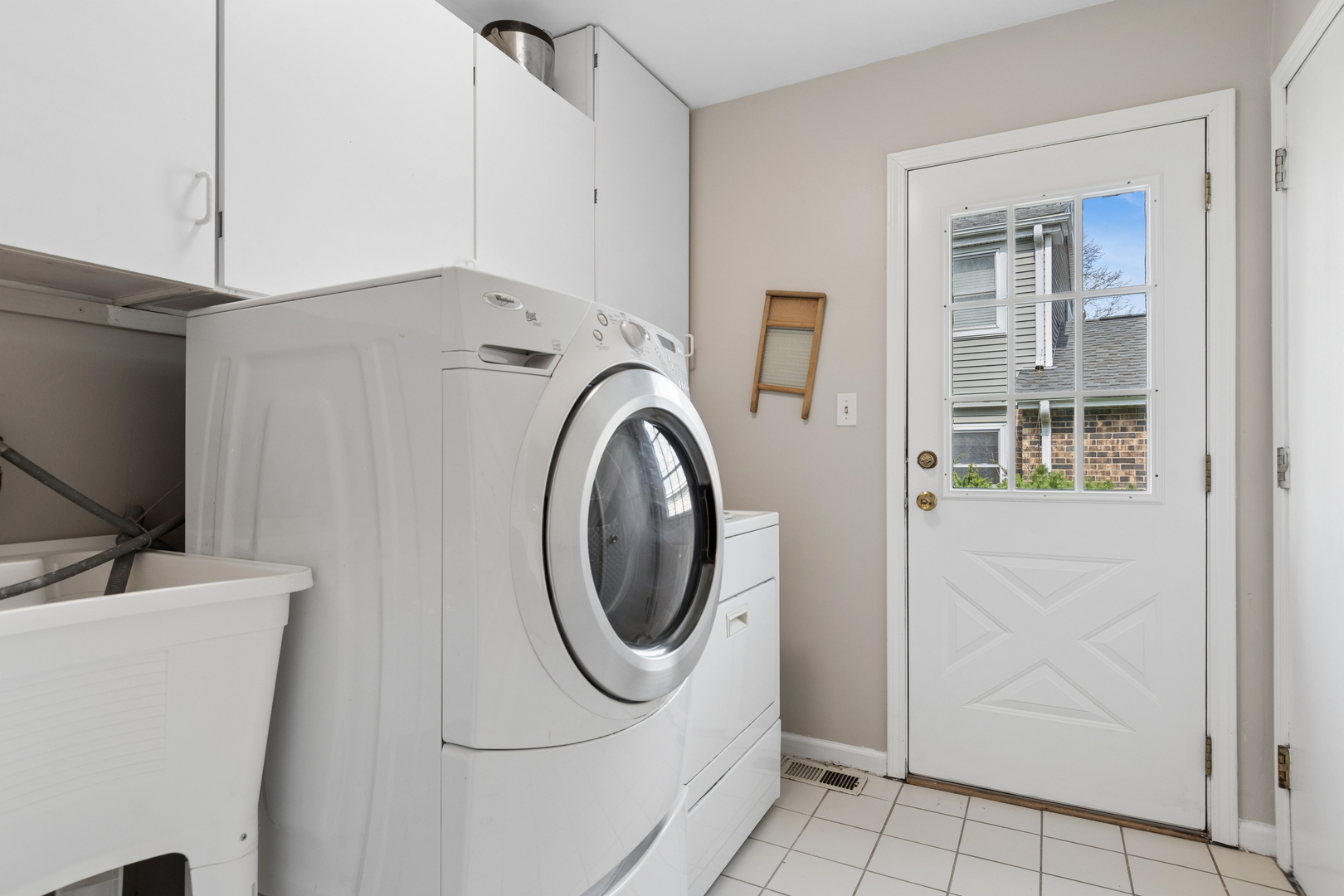 1549 Chippewa Drive, Naperville, IL 60563