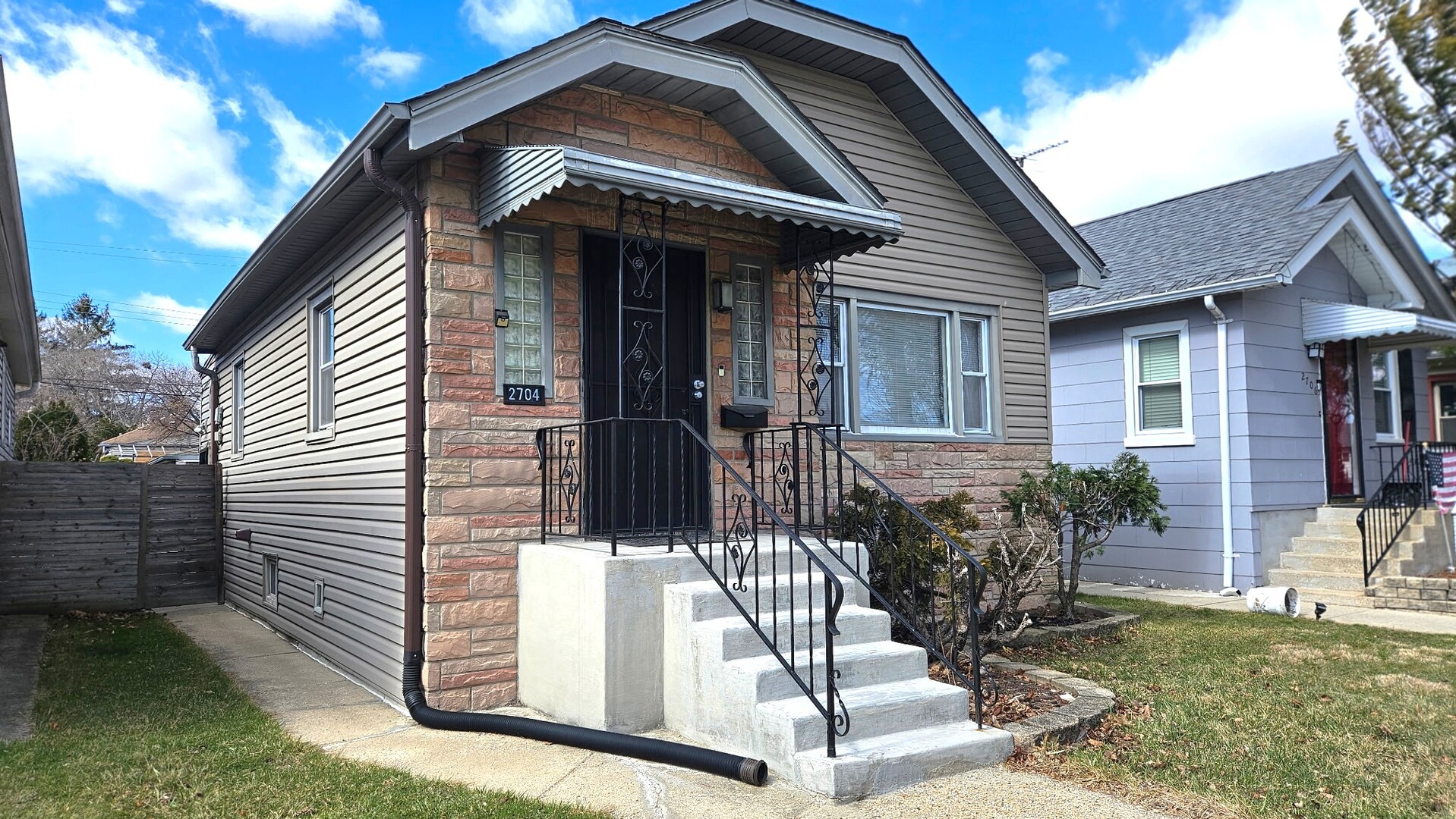 2704 N New England Avenue, Chicago, IL 60707