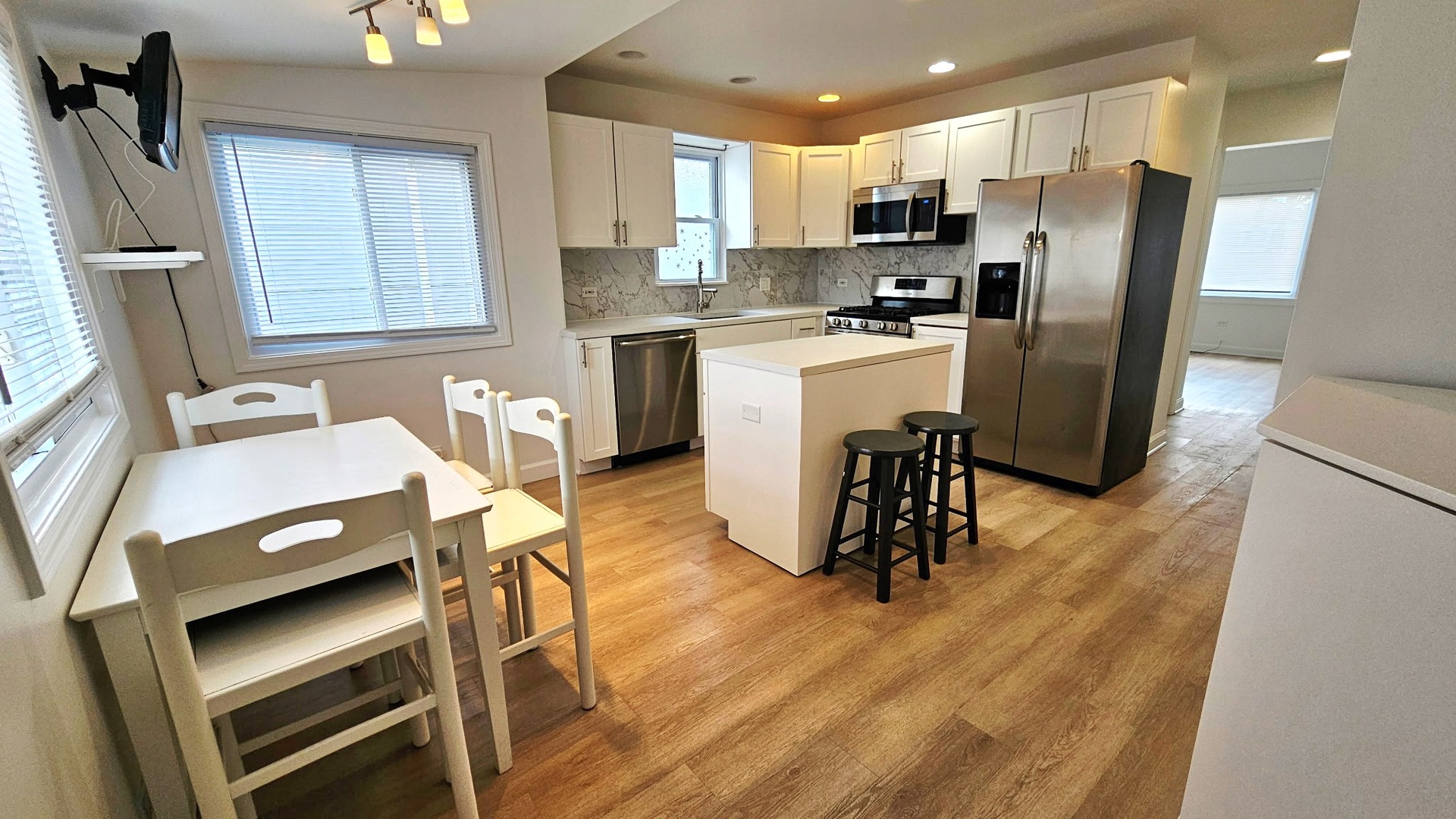 2704 N New England Avenue, Chicago, IL 60707