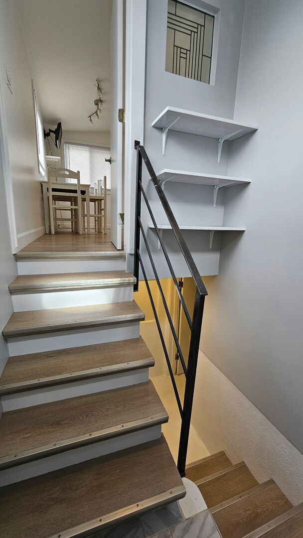 2704 N New England Avenue, Chicago, IL 60707