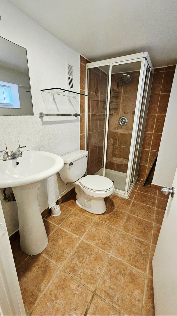 2704 N New England Avenue, Chicago, IL 60707