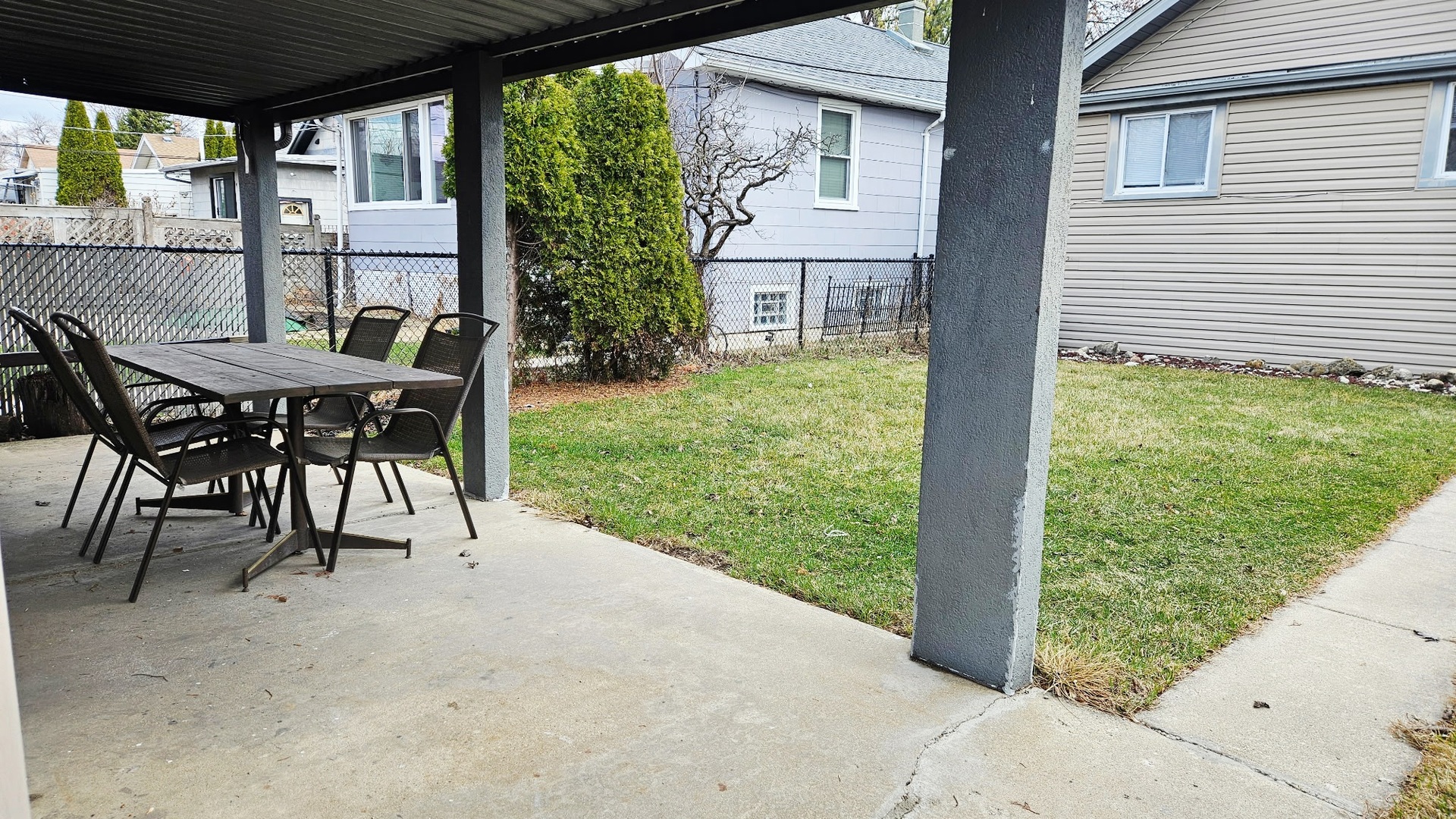 2704 N New England Avenue, Chicago, IL 60707