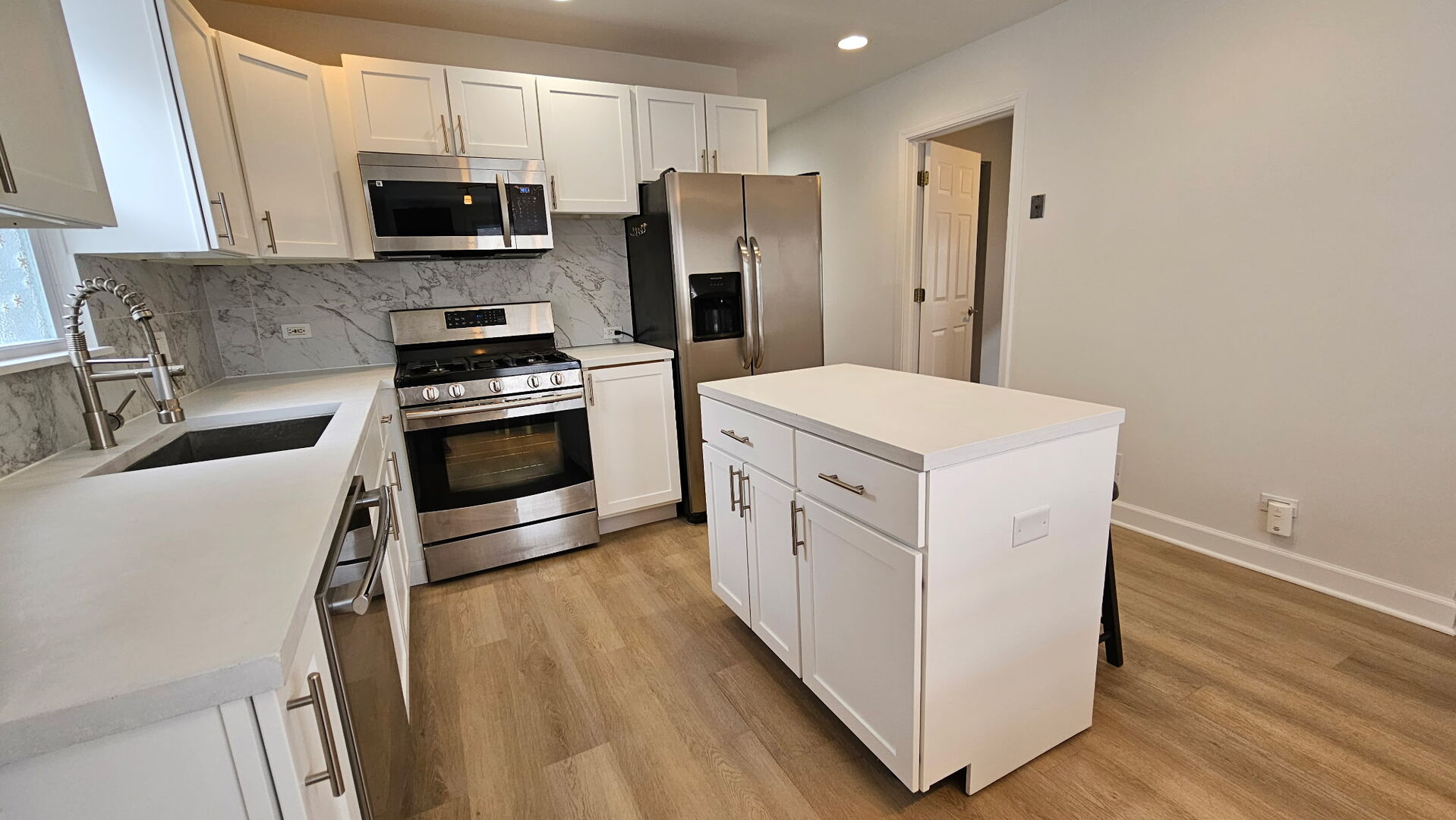 2704 N New England Avenue, Chicago, IL 60707