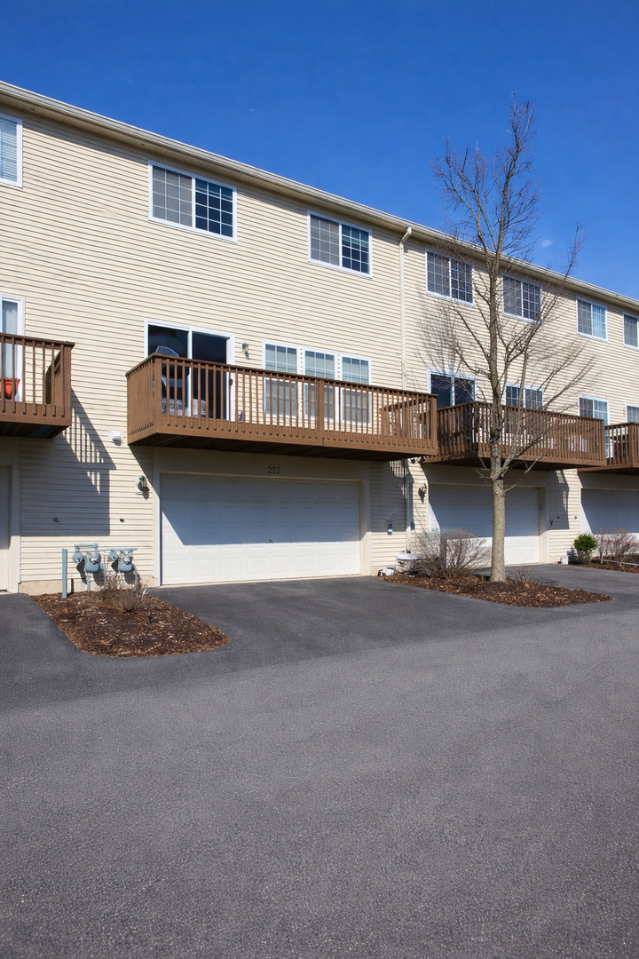 212 Willow Boulevard #212, Willow Springs, IL 60480