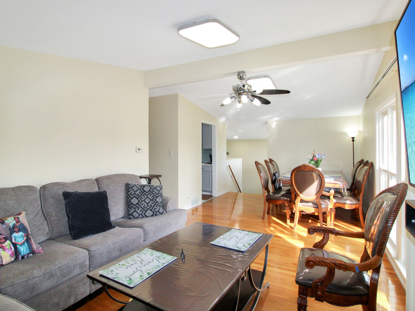 7806 W 80 Place, Bridgeview, IL 60455