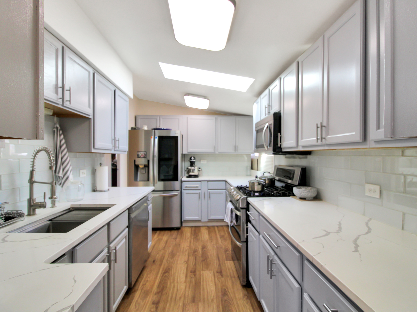 7806 W 80 Place, Bridgeview, IL 60455