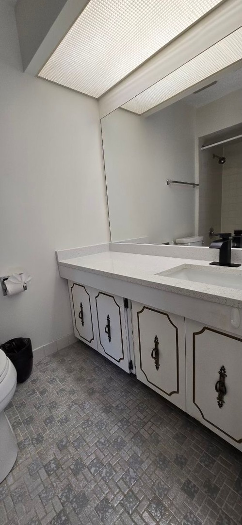 2700 Mitchell Drive #5, Woodridge, IL 60517