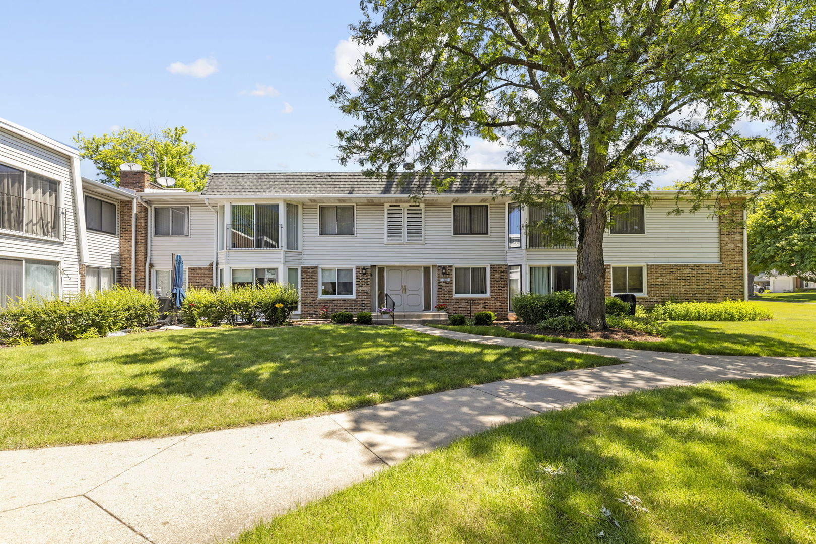 2700 Mitchell Drive #5, Woodridge, IL 60517
