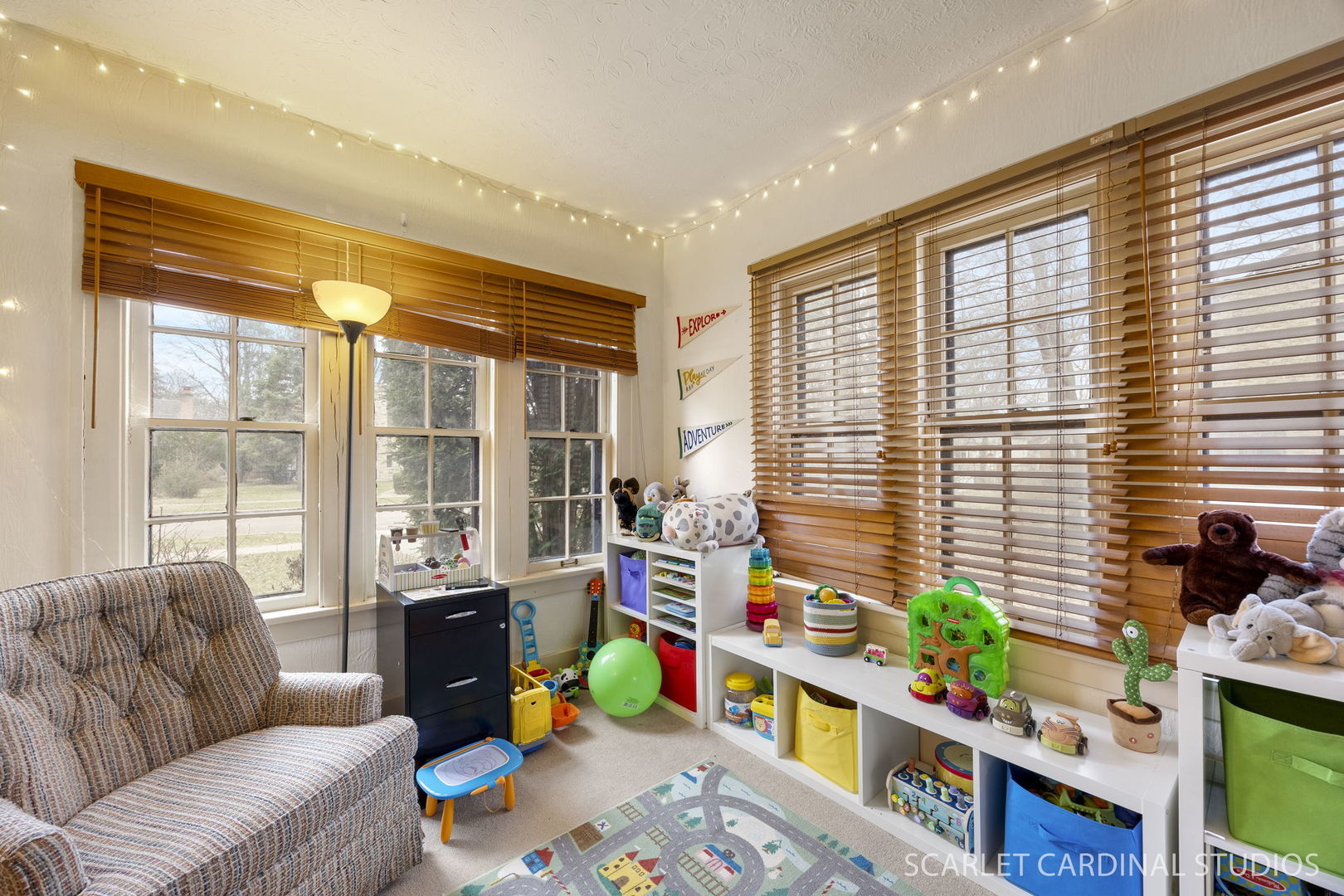 355 Lawndale Avenue, Aurora, IL 60506