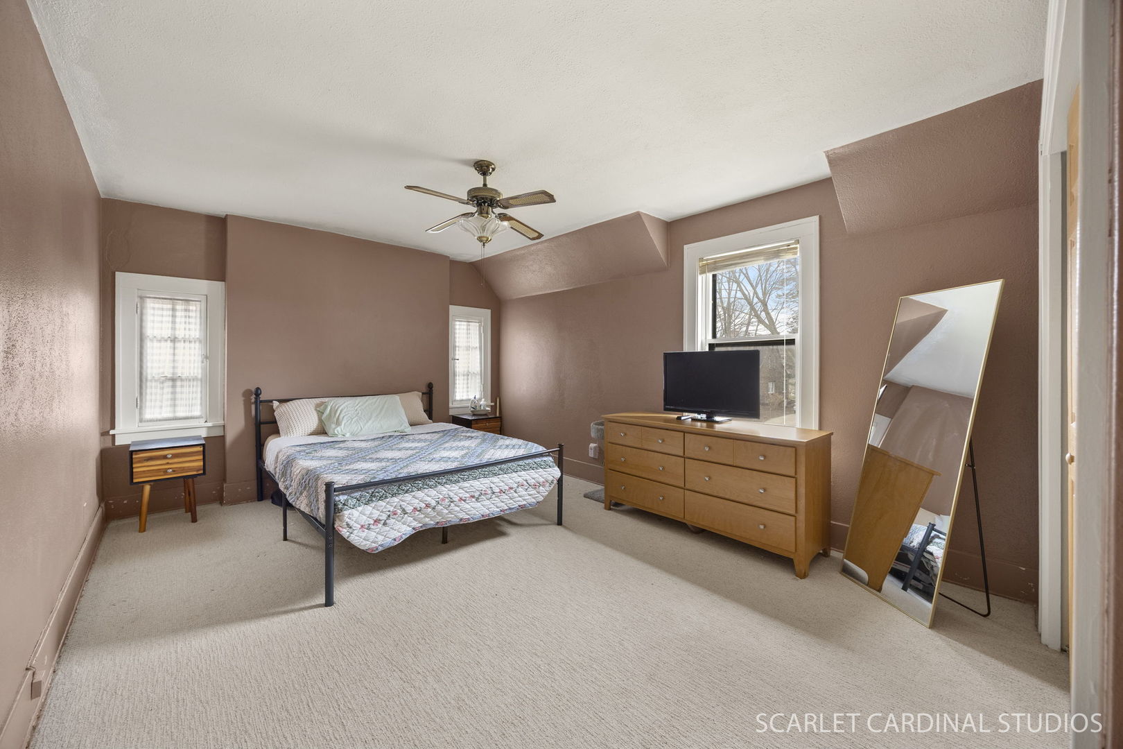 355 Lawndale Avenue, Aurora, IL 60506