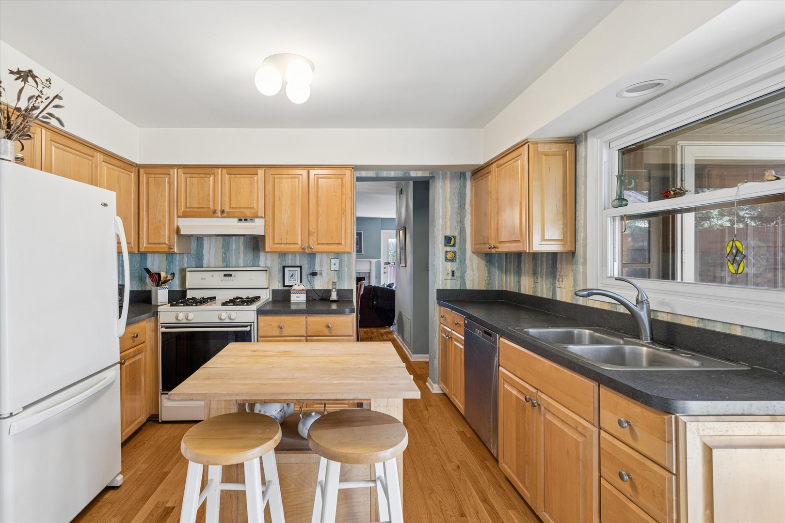 939 Brown Deer Drive, Westmont, IL 60559