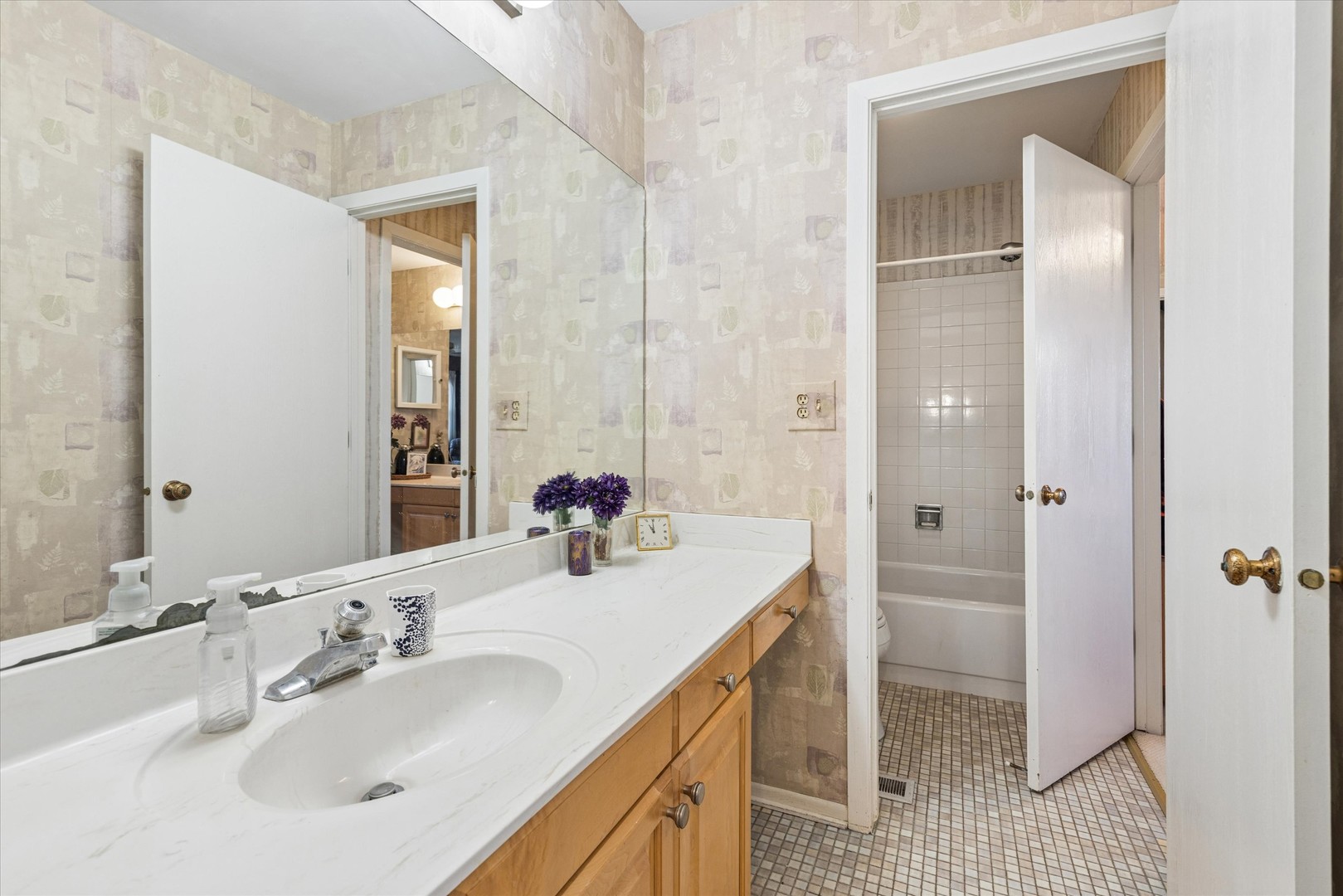 939 Brown Deer Drive, Westmont, IL 60559