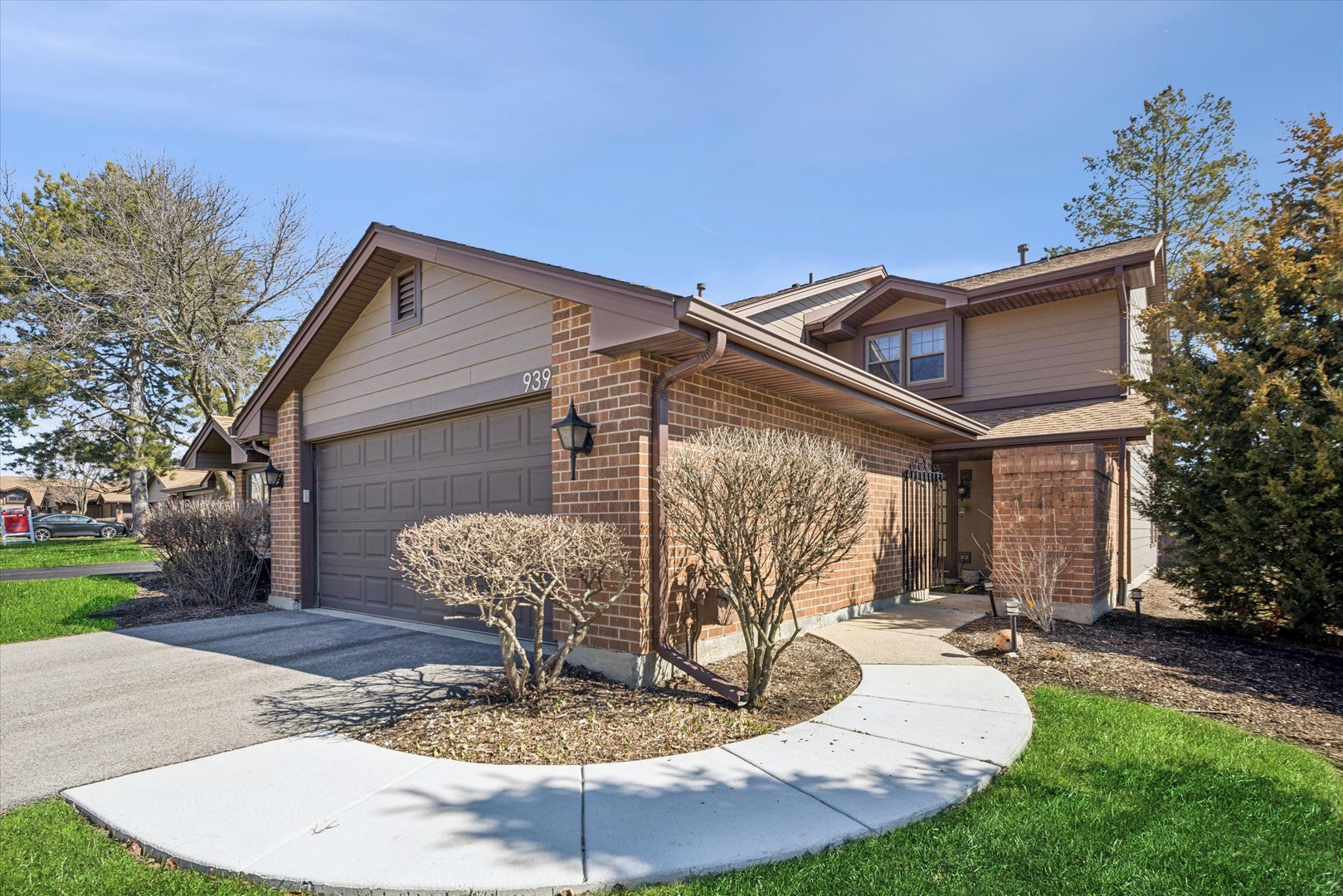 939 Brown Deer Drive, Westmont, IL 60559