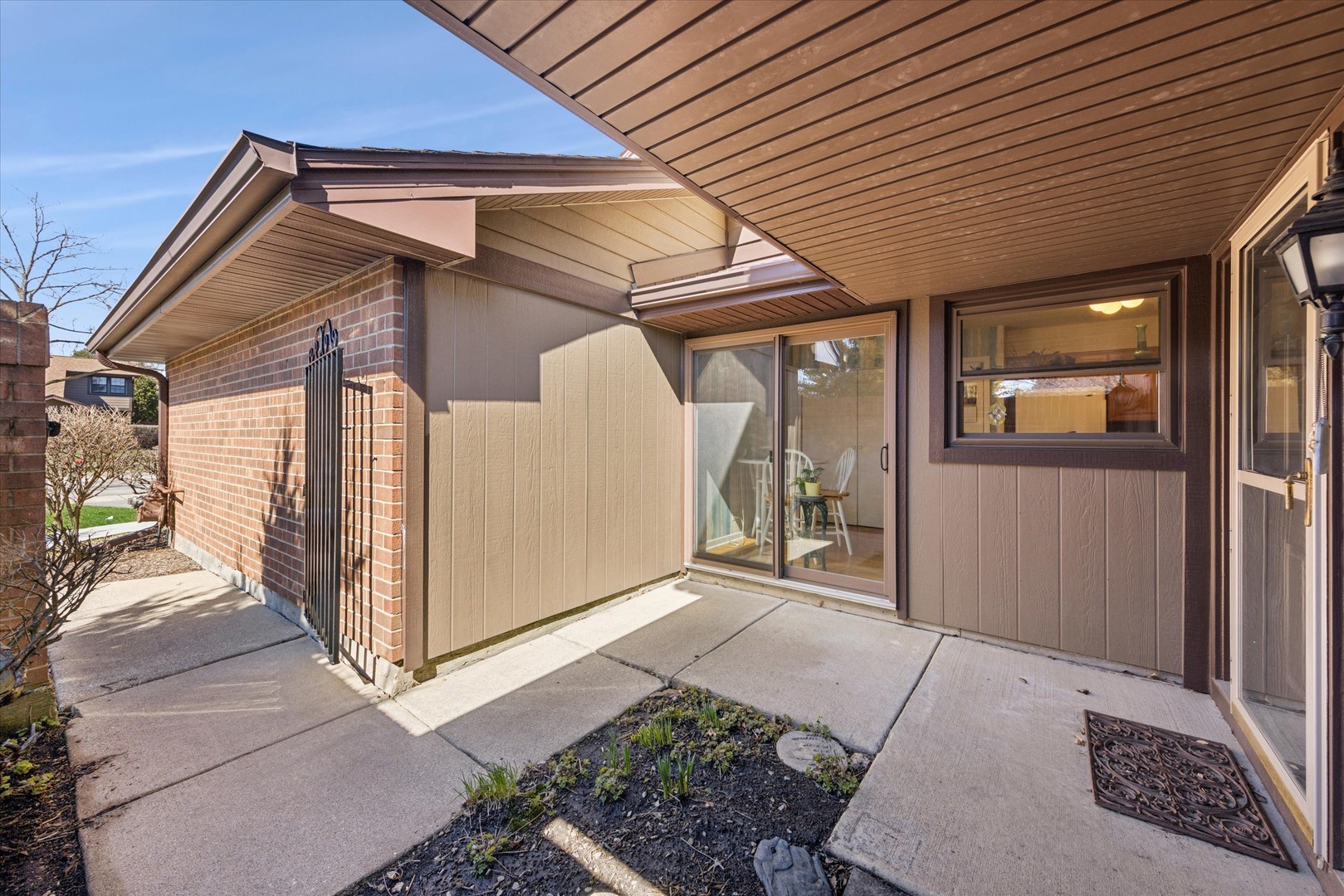 939 Brown Deer Drive, Westmont, IL 60559