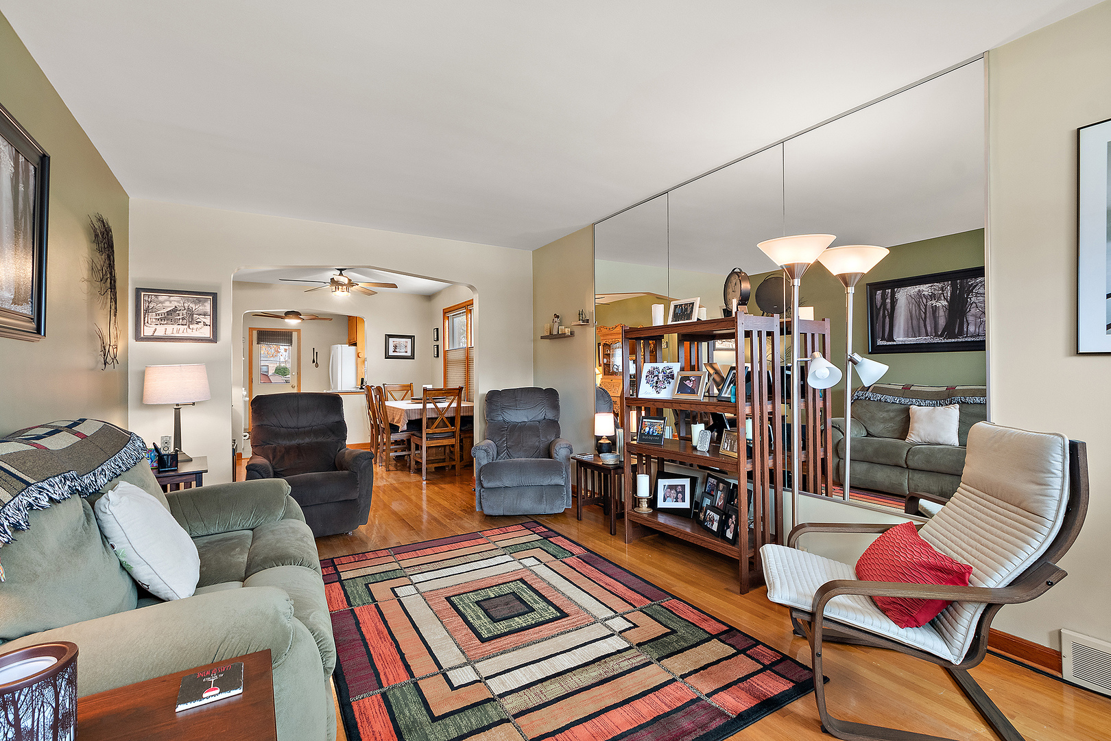 2253 S 15th Avenue, North Riverside, IL 60546