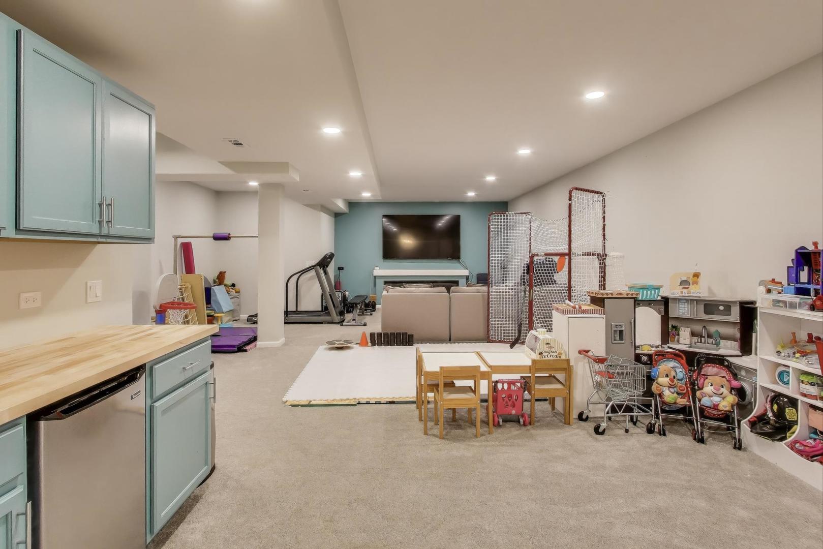 4540 W Westchester Lane, Libertyville, IL 60048