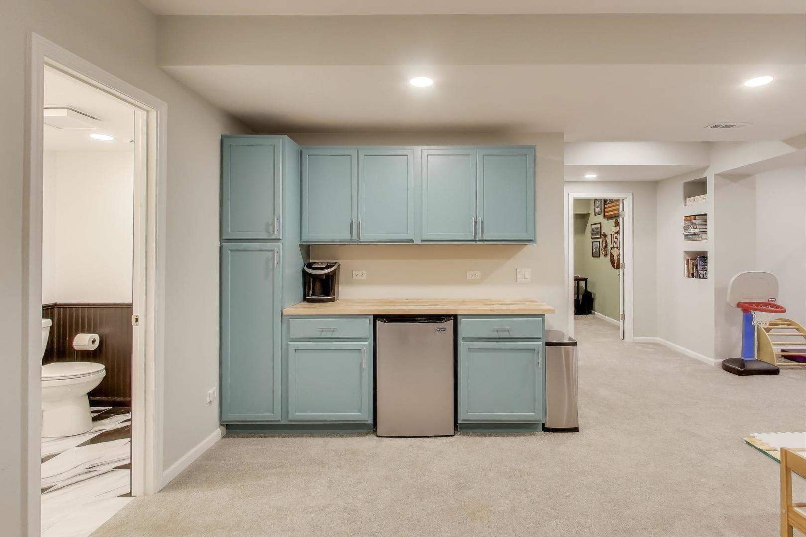 4540 W Westchester Lane, Libertyville, IL 60048