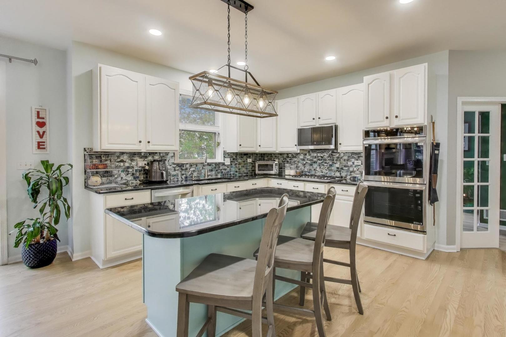 4540 W Westchester Lane, Libertyville, IL 60048