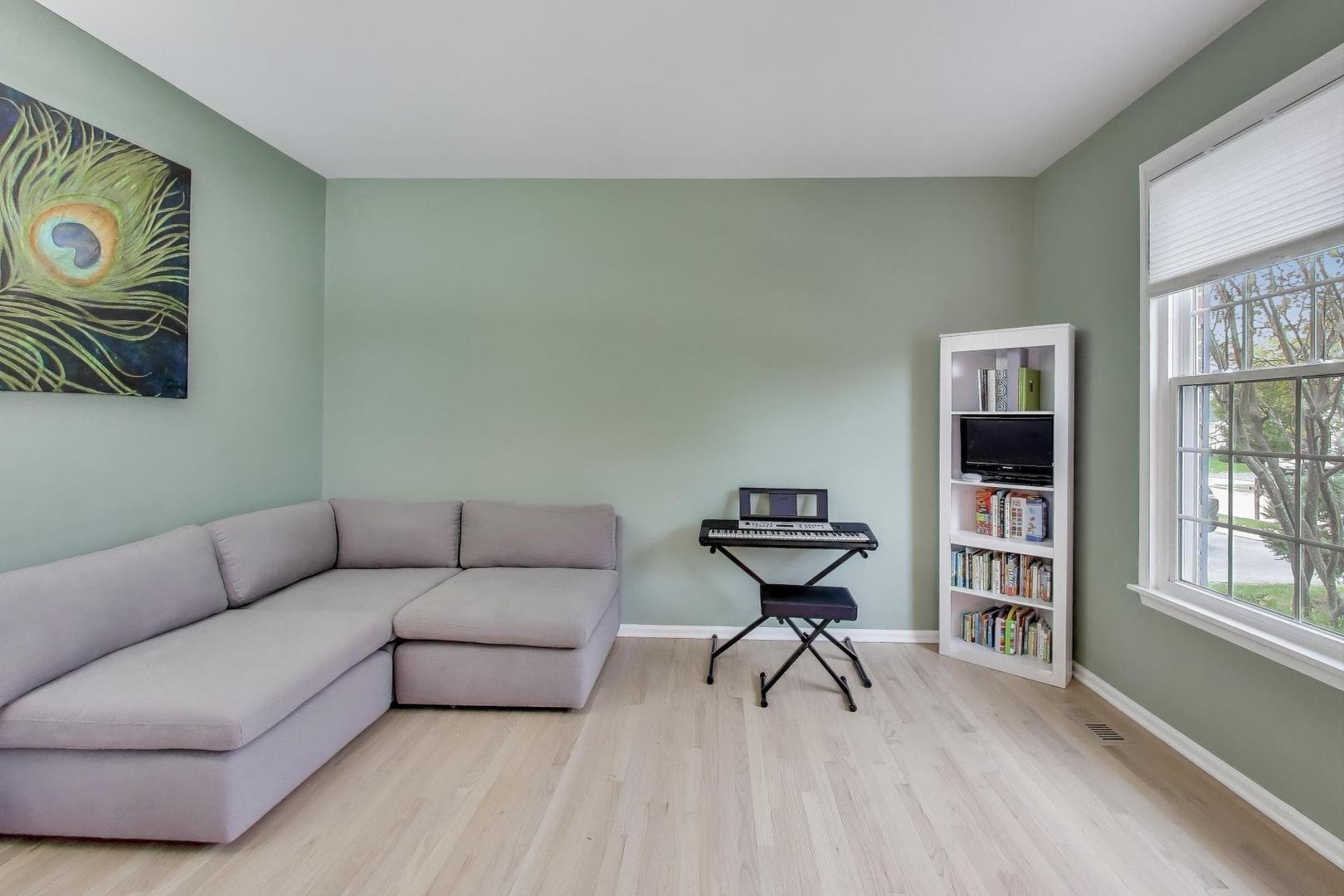 4540 W Westchester Lane, Libertyville, IL 60048