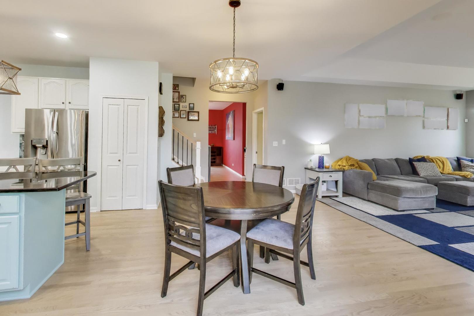 4540 W Westchester Lane, Libertyville, IL 60048