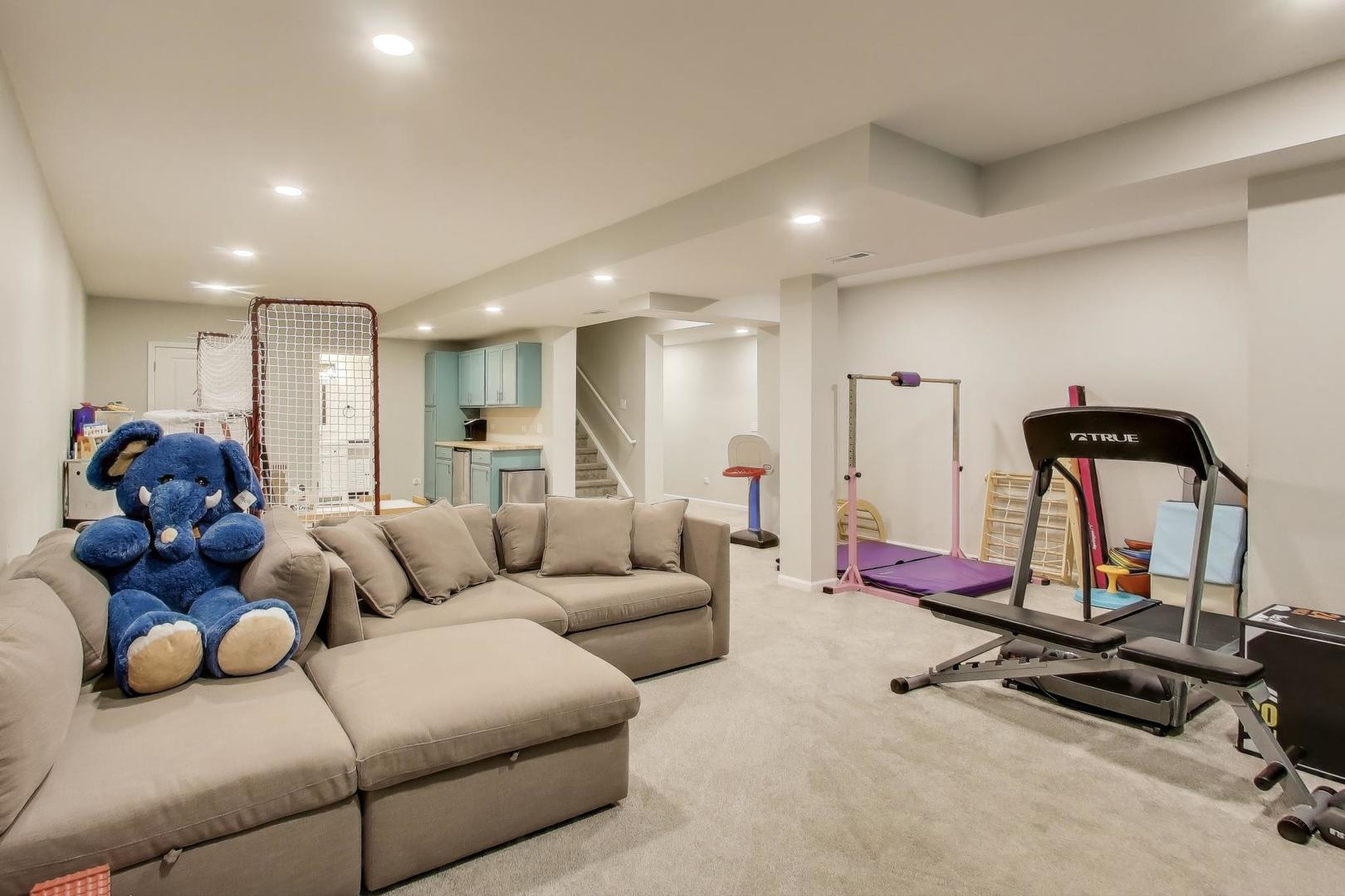 4540 W Westchester Lane, Libertyville, IL 60048