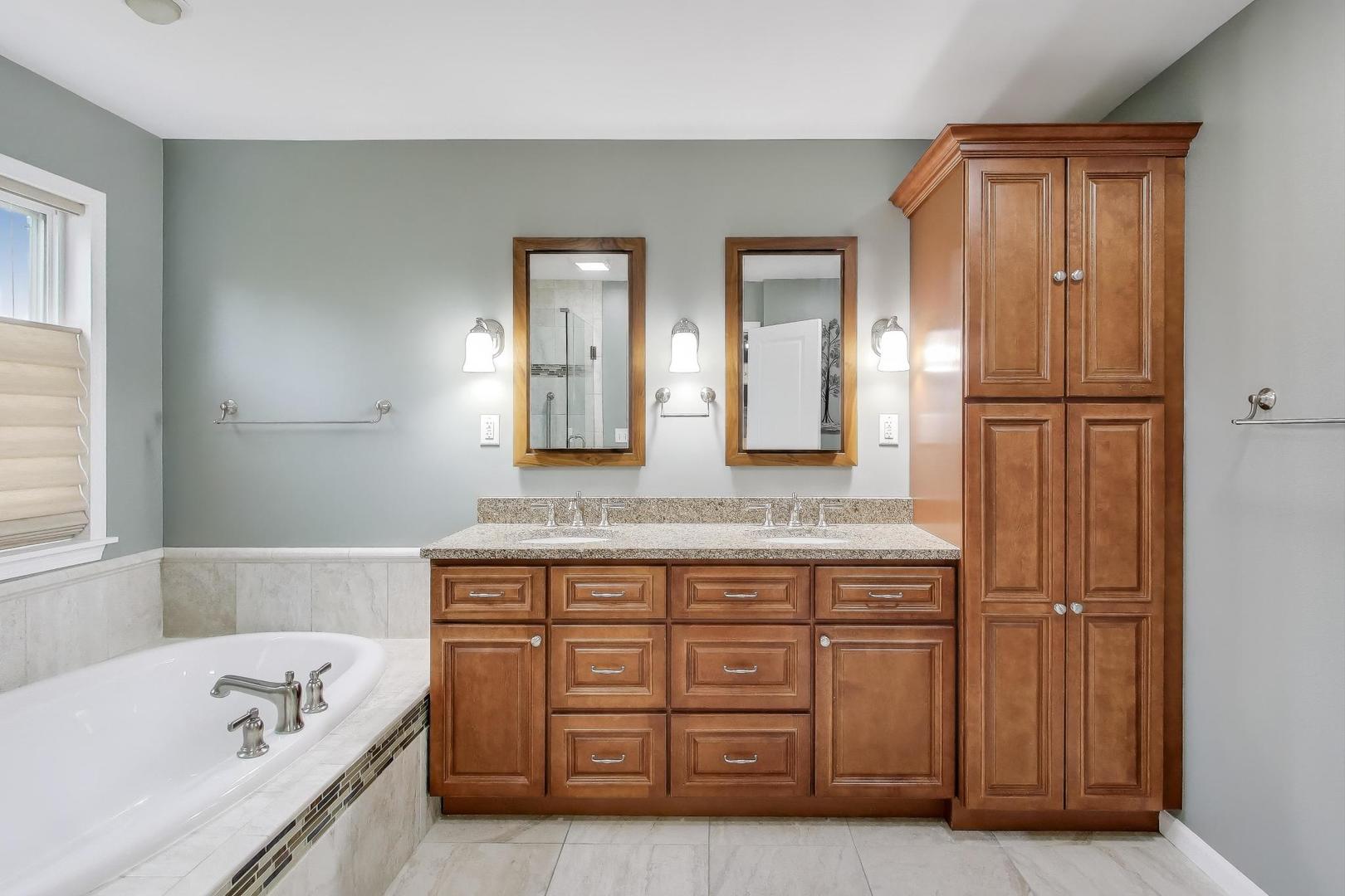 4540 W Westchester Lane, Libertyville, IL 60048