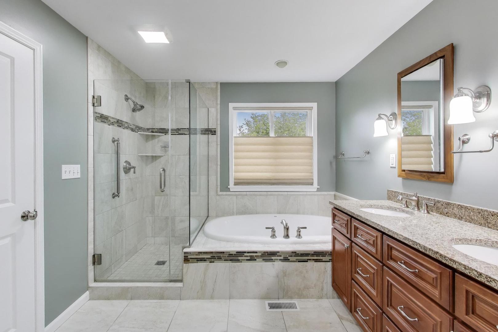 4540 W Westchester Lane, Libertyville, IL 60048