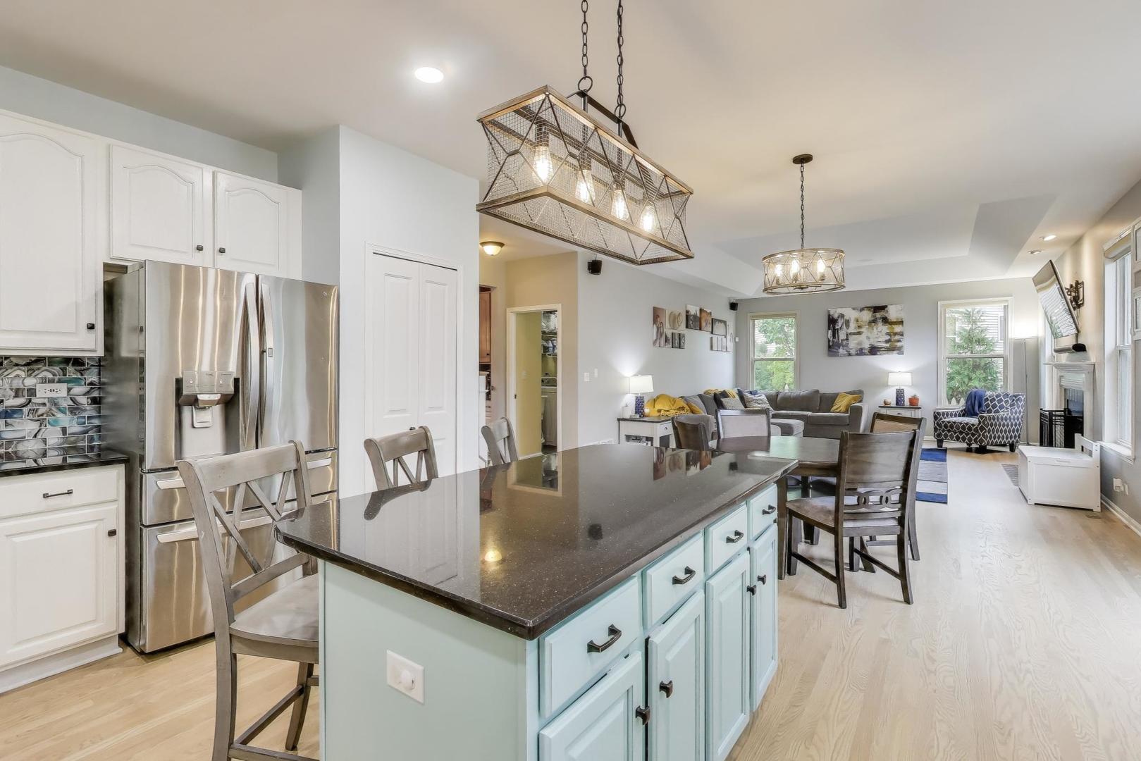 4540 W Westchester Lane, Libertyville, IL 60048