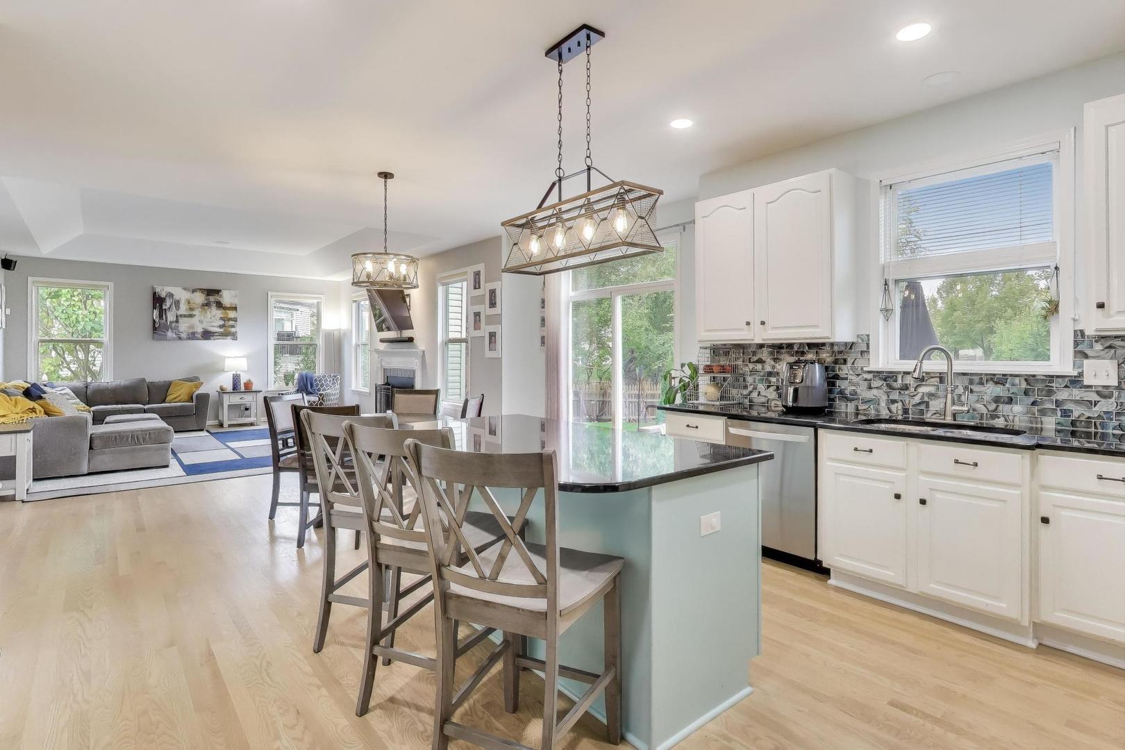 4540 W Westchester Lane, Libertyville, IL 60048